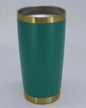 Termo tipo yeti 20 oz verde con fondo dorado